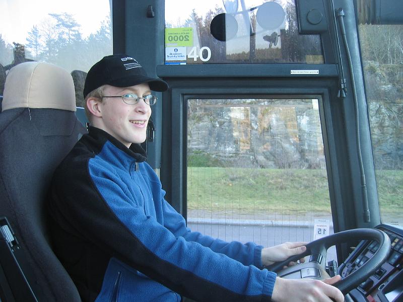 februari 2008 029.jpg - Jag bakom ratten (och bussen står still, annars hade jag haft bälte på mig!)